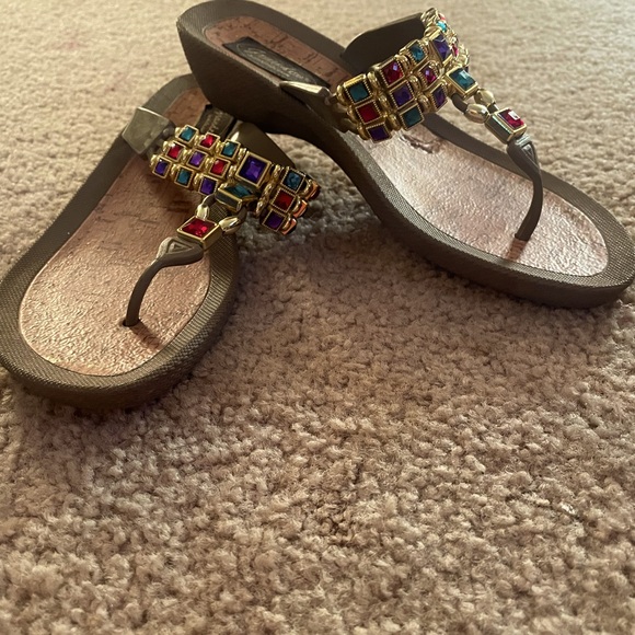 Pretty flip flops with bling, size 7 - Picture 3 of 4